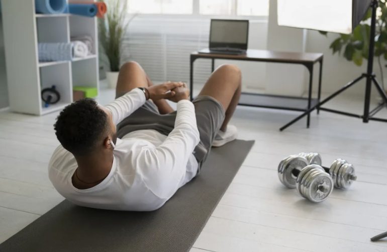 Домашние тренировки для мужчин без оборудования: максимум результата за минимум времени